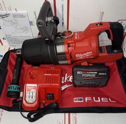 Milwaukee M18 Fuel 1” D-Handle Impact Wrench w/8in Ext., 12.0 Forge, Rapid Charger & Bag. 2868-20
