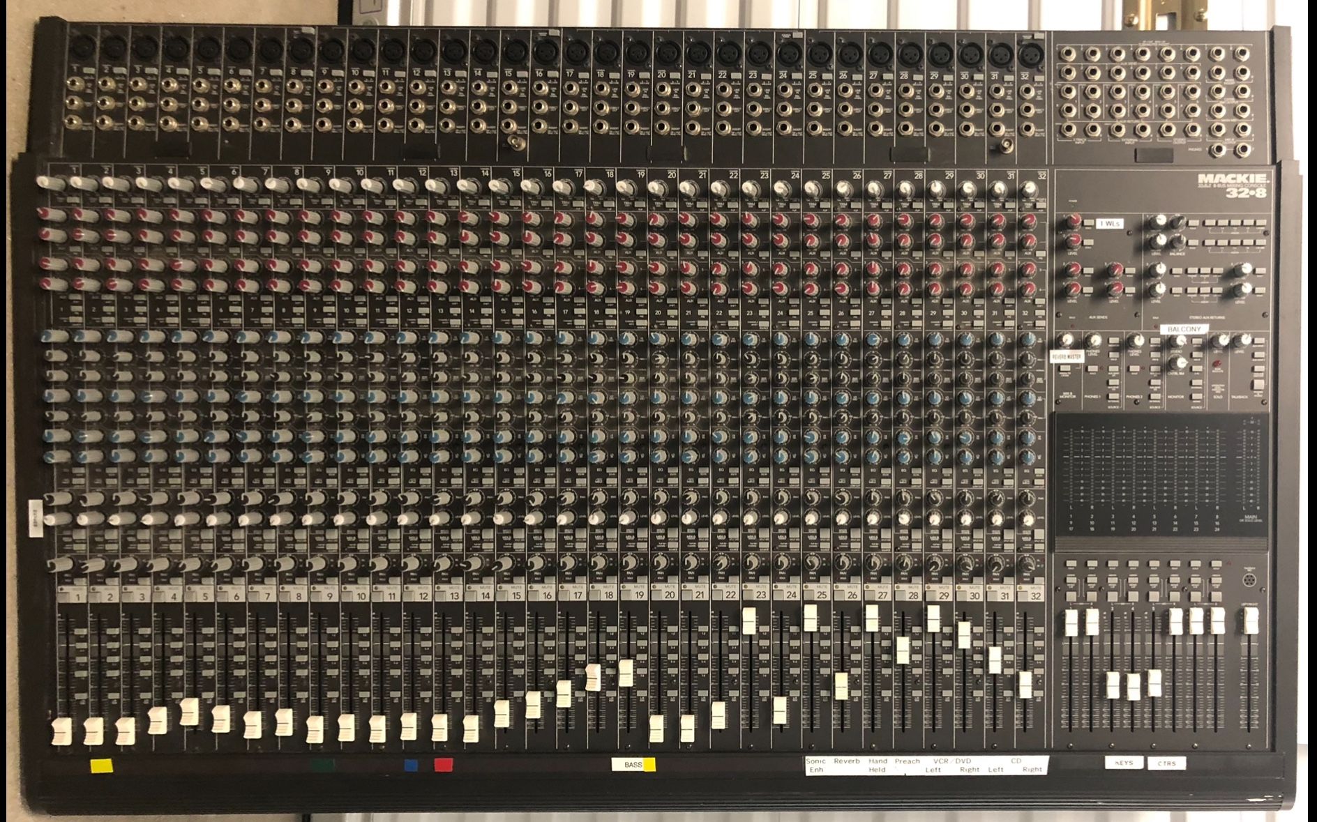 Mackie 32-Channel, 8-Bus Professional Analog Mixer & Power Supply