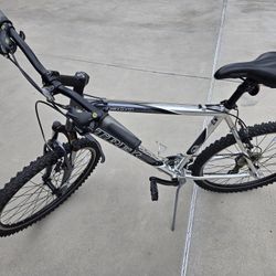 Trek 4300 21.5" XL Aluminum Mountain Bike