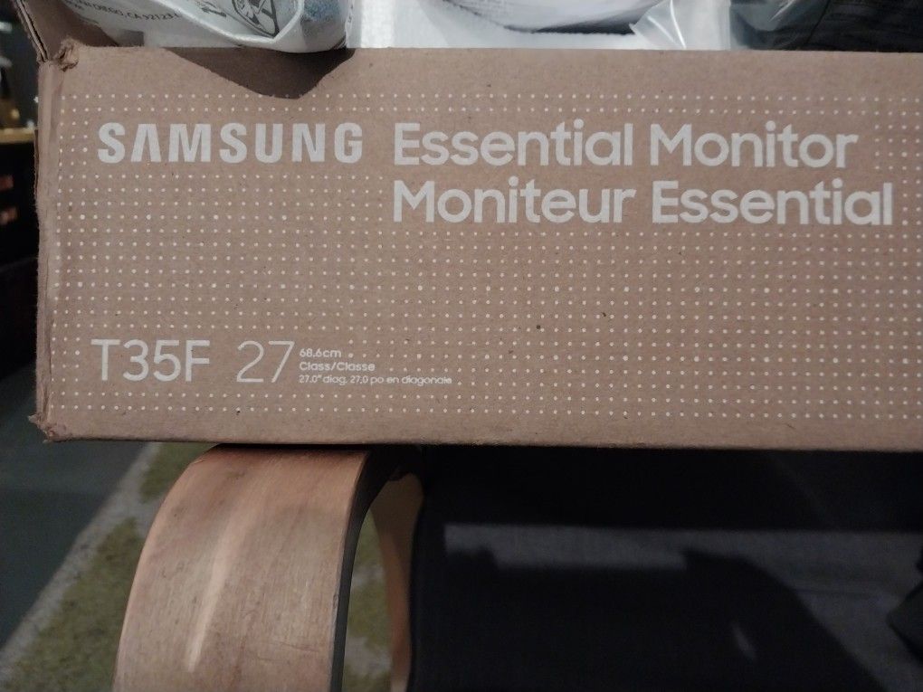 Samsung Essential 27" Monitor 