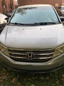 Honda odyssey minivan 2012