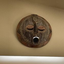 Ghana Handcrafted Wood Mask 17in round excellent condition 