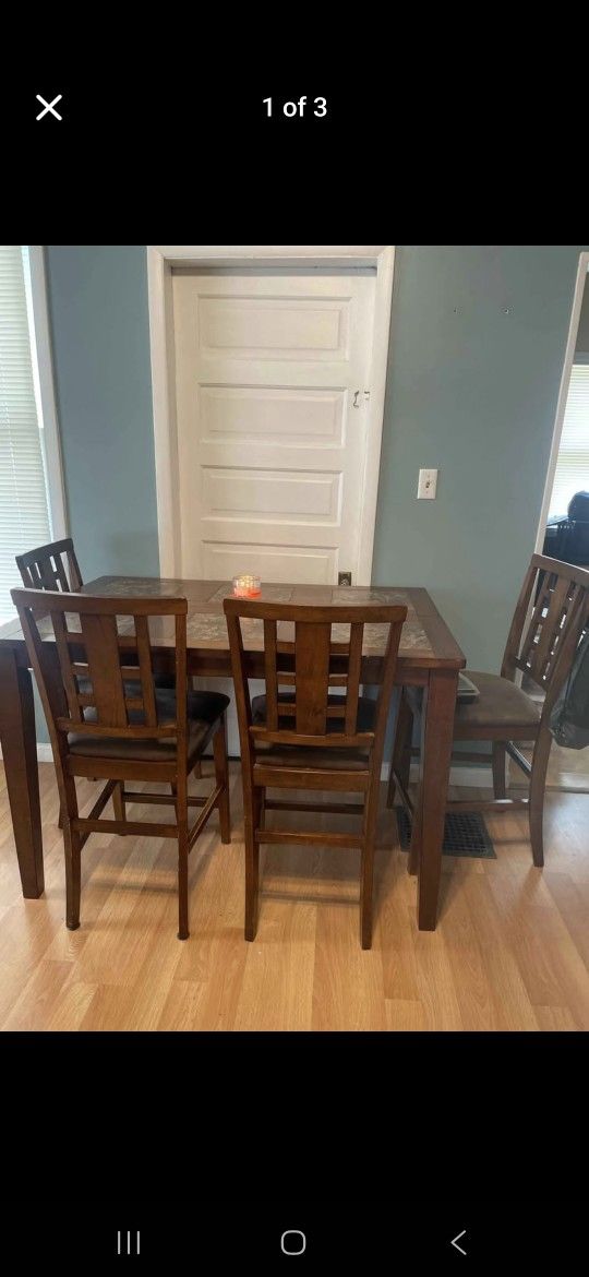 Table With Leaf