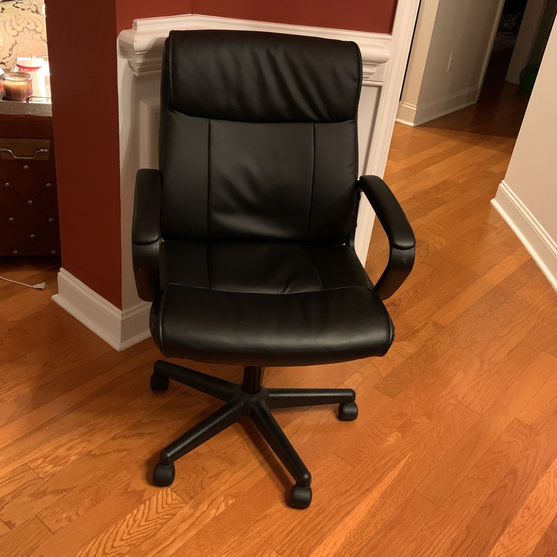 Office Black Leather Chair Swivels Excellent Shape
