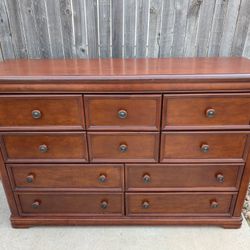 Mahogany 10-Drawer Dresser 