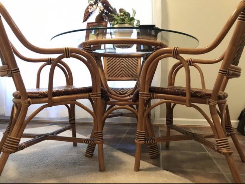 Rattan/Wicker Vintage Table set