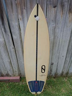 Slater designs epoxy short board TOMO 5'5 x 18 1/4 x 2.25 23.5 lt  x  23.5 l quad thruster twin