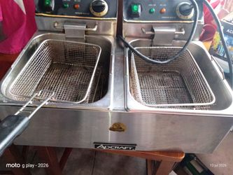 Freidora eléctrica en buenas condiciones