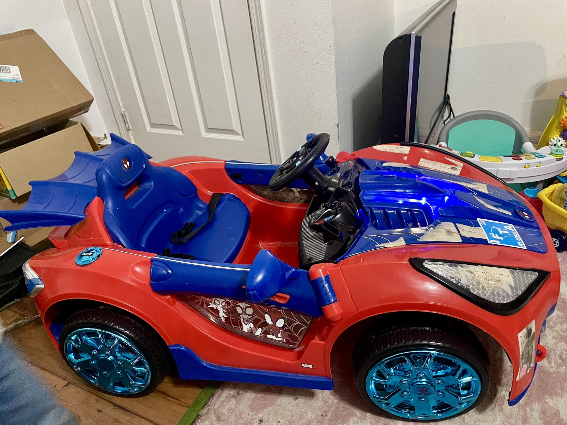 6V Spider-Man Super Car, Battery Powered Ride-on with Lights and Sounds, by Dynacraft