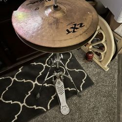 Yamaha High Hat Stand With Damaged Cymbals