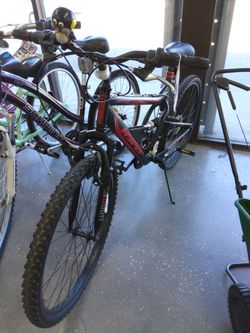 Hyper Mountain Bike Black and Red