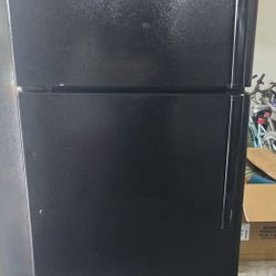 GE Refrigerator 