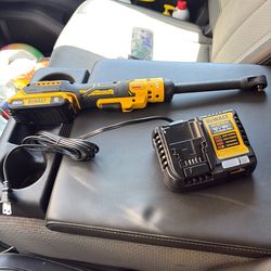 DeWalt 1/4” Extended Reach Ratchet with 2AH battery and charger