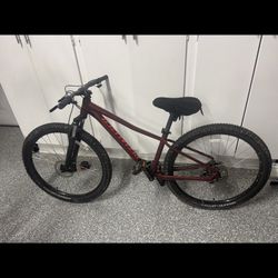 Pitch specialized mountain bike. Used a few times, like new. (Negotiable price) SIZE-SMALL