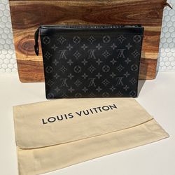 Louis Vuitton, Pochette Voyage MM for Sale in Queen Creek, AZ
