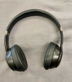 Beats Solo 4 Wireless Headphones Black - Used Good Condition