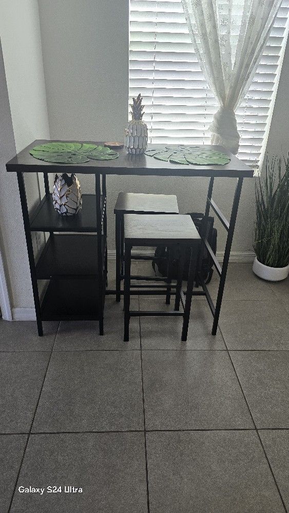 Small Dinning Table W 2 Stand