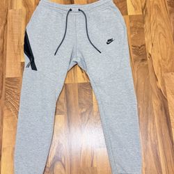 Nike tech pants size Medium 