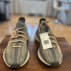 YEEZY 380 Mist Men’s Size 9.5 US – Brand New w/ Tag