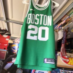 Boston Celtics Basketball Jersey Size 44 Or Adult M