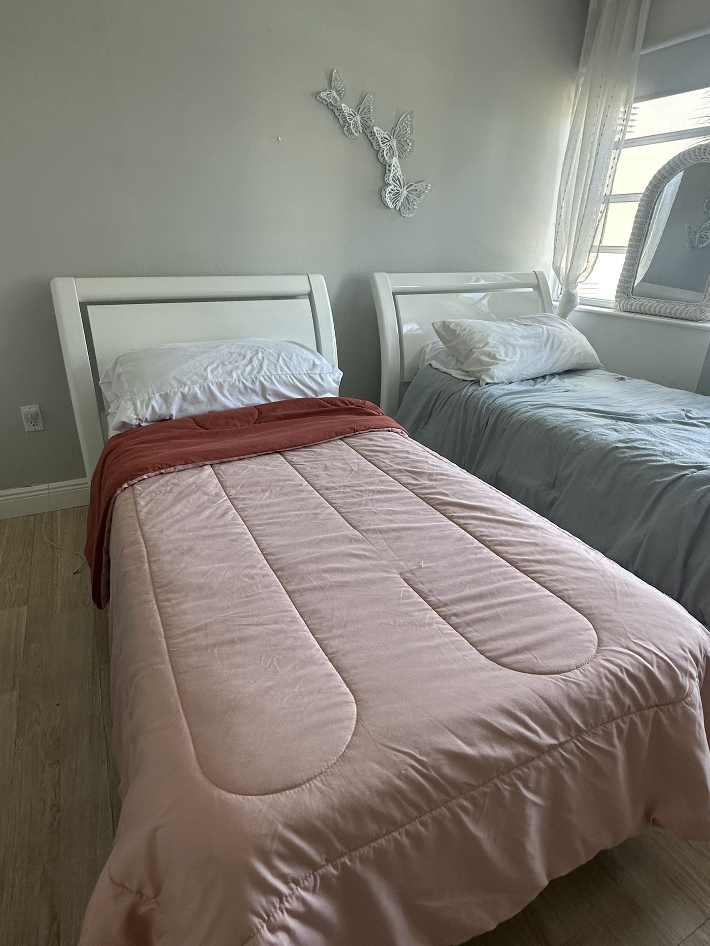 SINGLE BED FRAME