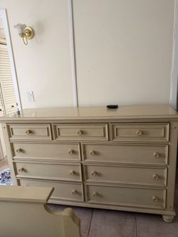 Dresser solid wood