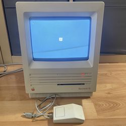 Apple Macintosh SE M5011 with Mouse
