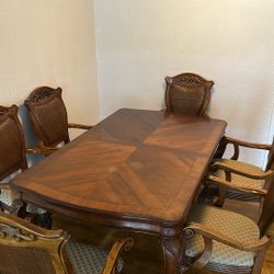 Soild Wood Table And Chairs 