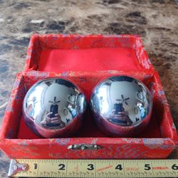 800g 63mm Large Baoding Balls Chinese Hand Therapy Ball Exercise Stress Relief

The 800g 63mm Large Baoding Balls are traditional Chinese hand therapy