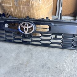 2024–2026 Toyota Tacoma Front Grille 53111-AK030 OEM No Camera TRD Honeycome