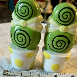 Pots With Plants Salt And Pepper Shakers