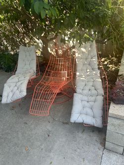 Set of powder-coated coral Homecrest Loungers and Swivel Chairs