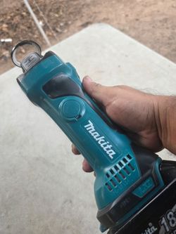 🎈area jersey village 77O41 🎈used like new makita 18v rauter used batt 3.0 no charger $100 Firme