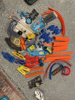 Hotwheels Tracks And Stunts 