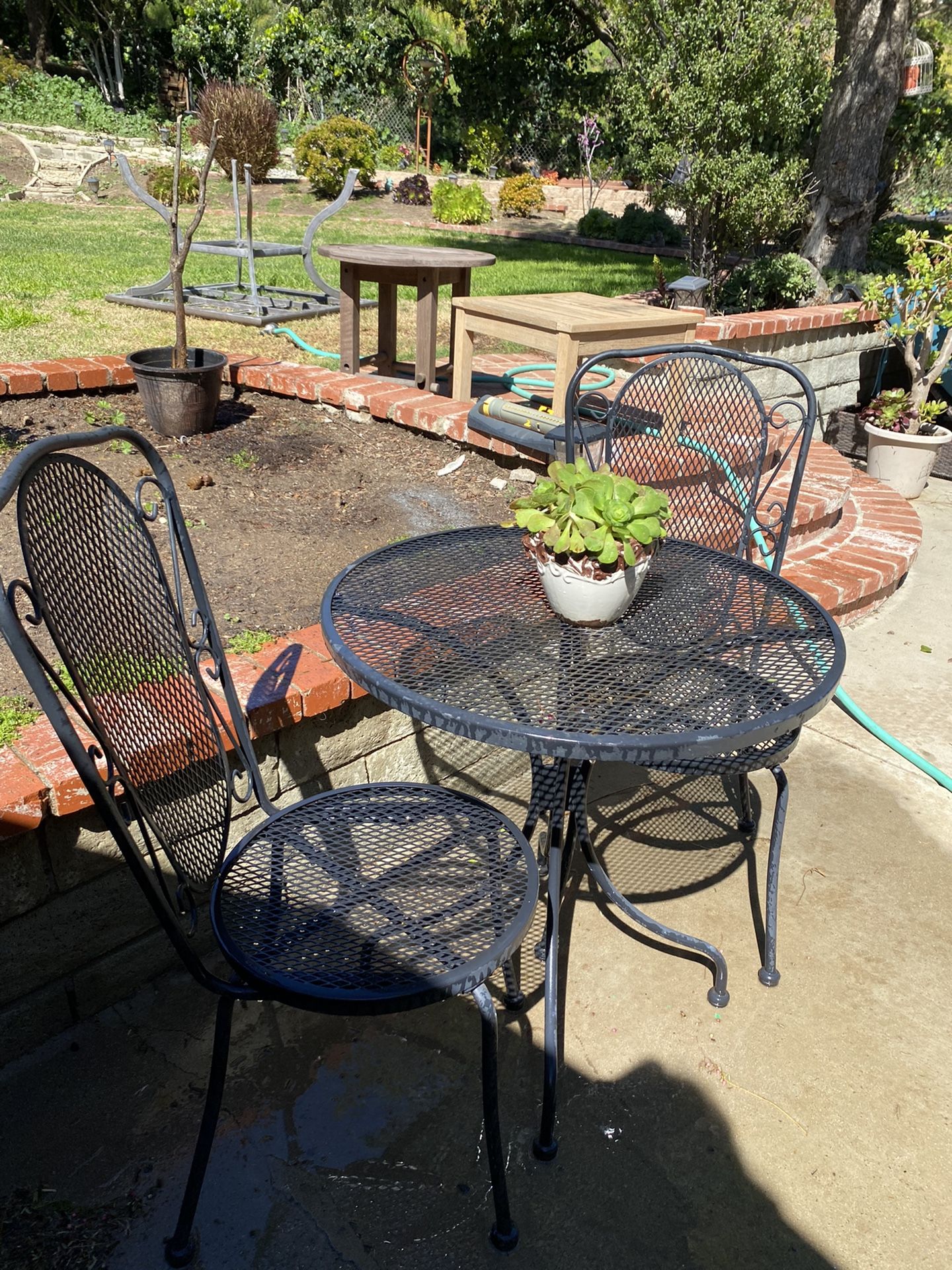 Very Nice Black Bistro Table & 2 Chairs