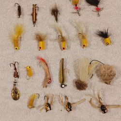 FLY FISHING LURES & TACKLE BOX