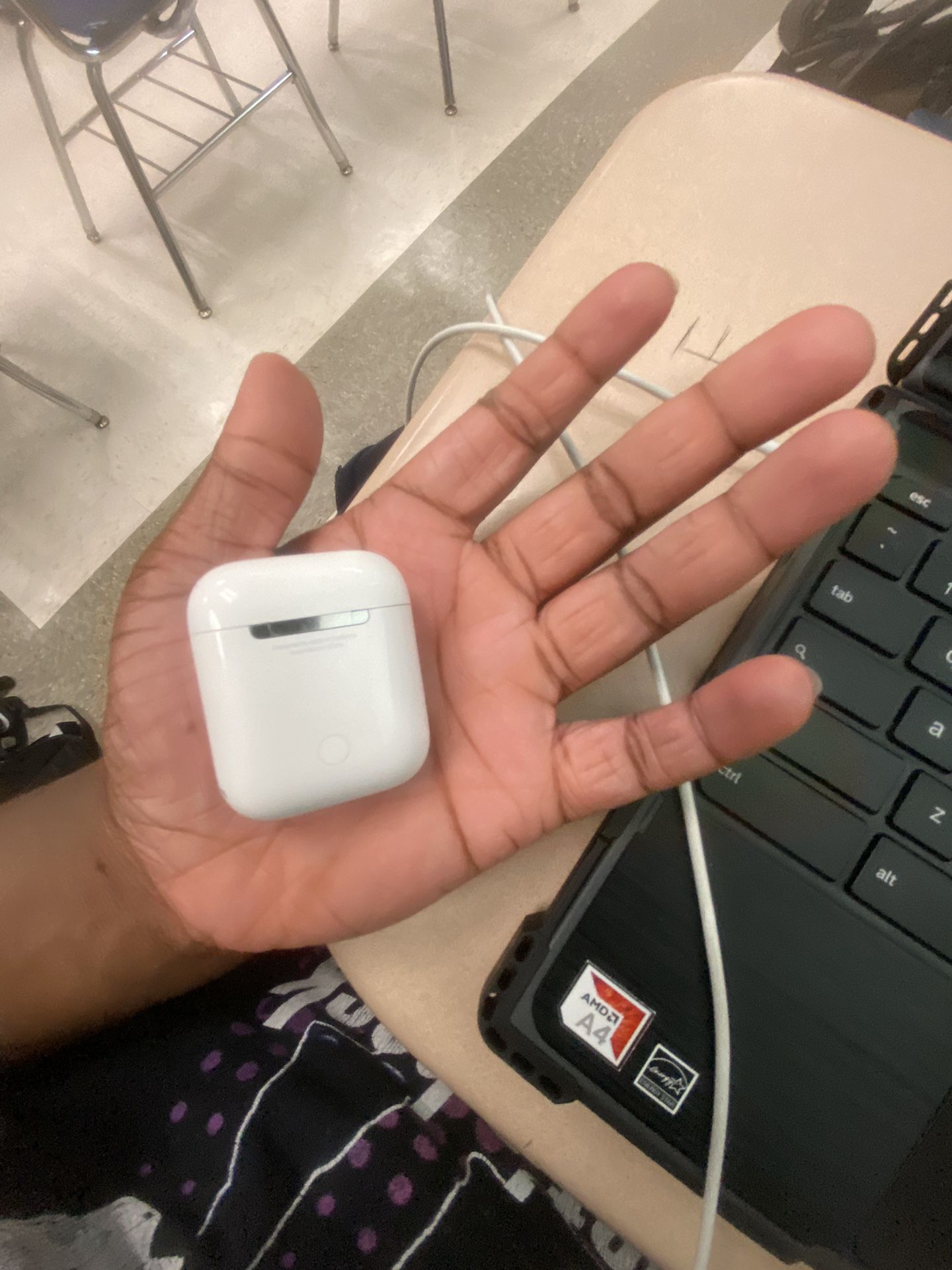 left AirPod 2nd Generation(35 Obo)