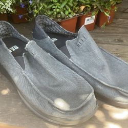 Men’s reef slip on size 10 1/2 gray canvas