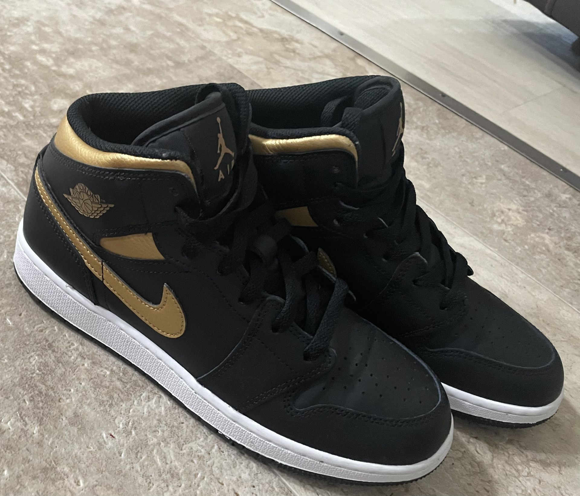 Black And Gold Air Jordan 1 Mids