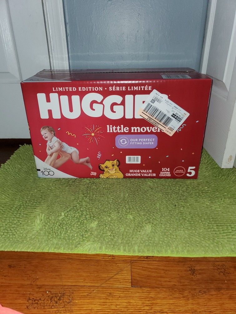 Box Huggies Little Movers 104 Diapers Size 5