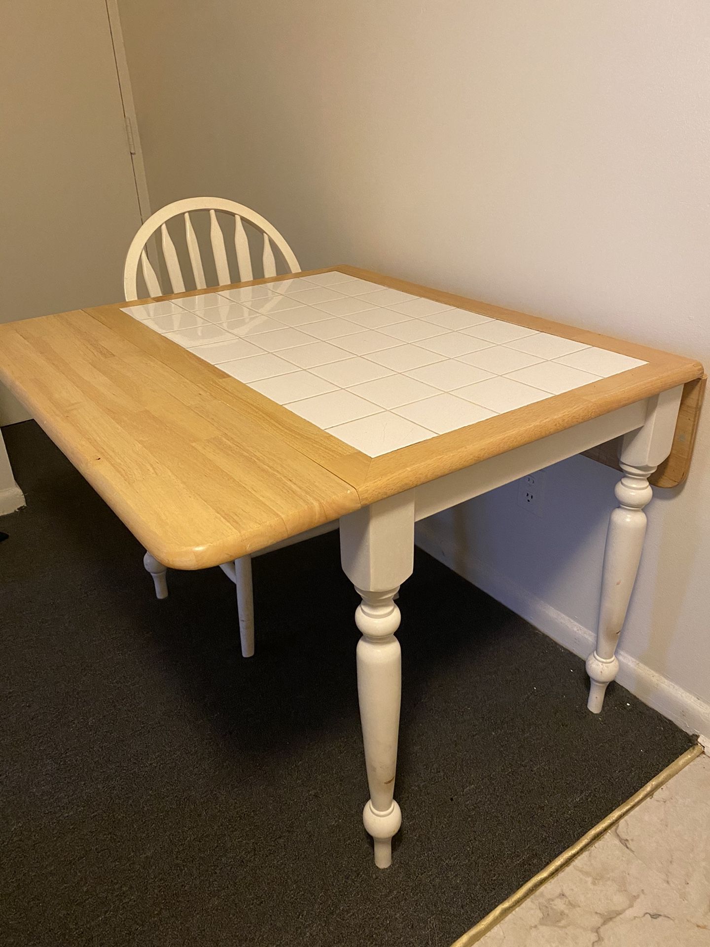Kitchen table (3 matching chairs)