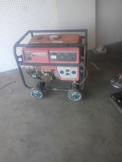 Honda  engine gas powered ,generator 5000used