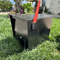 Heavy Duty Mailbox