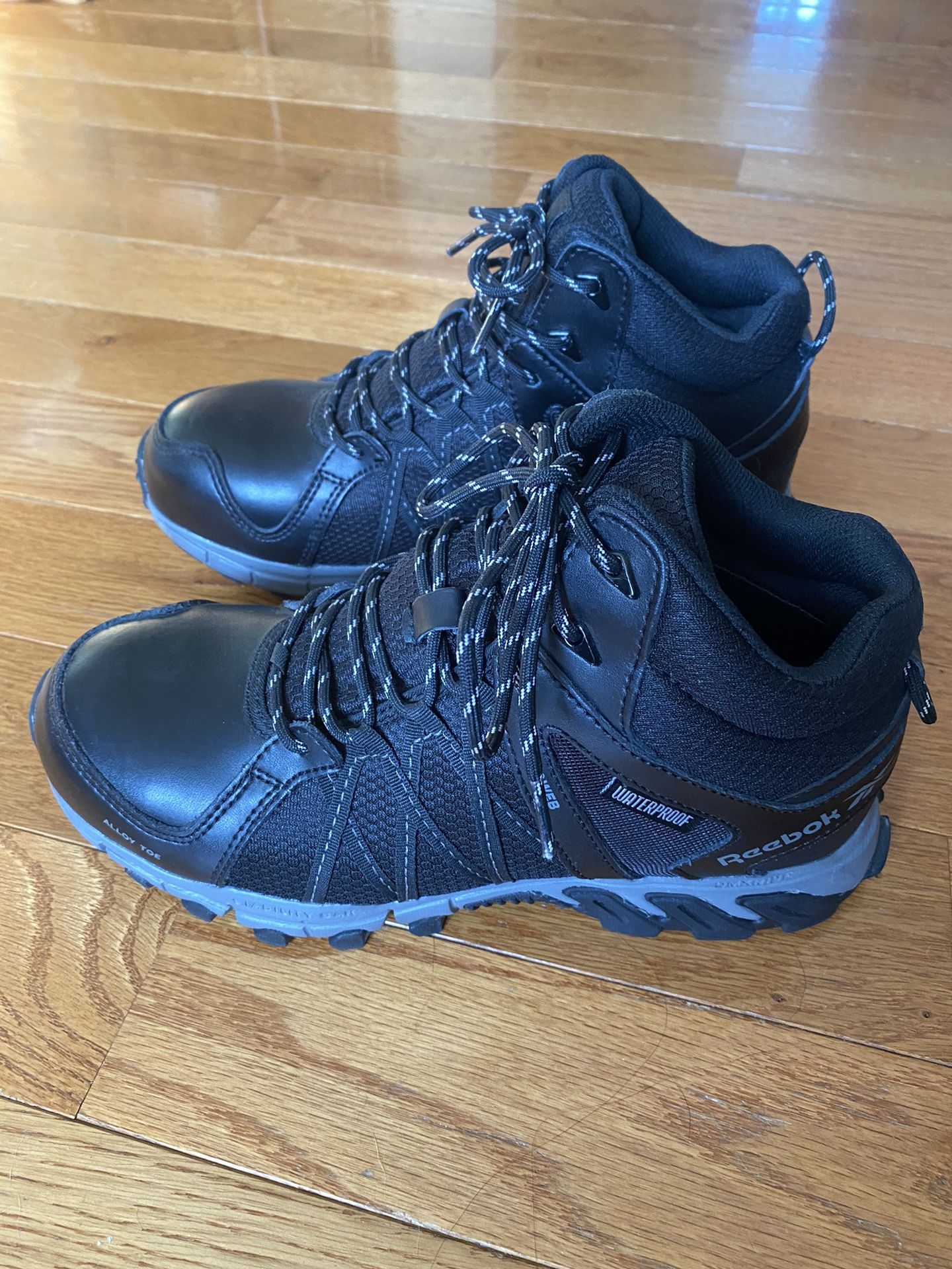 Reebok Men's Trailgrip Work Waterproof EH Alloy Toe Shoes Size 8