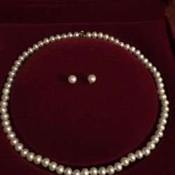 Freshwater Pearl Necklace 18” & Pearl Earrings