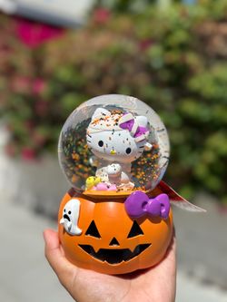 Viral Hello Kitty Halloween Music Globe