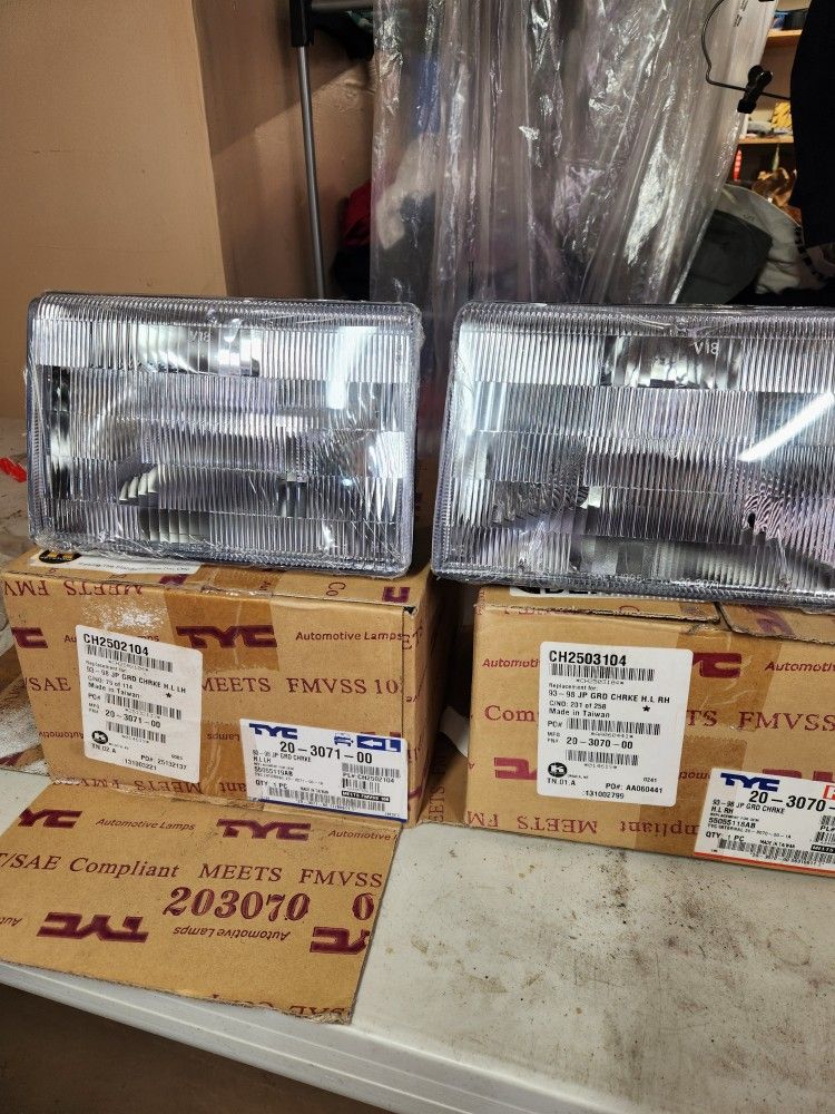 TYC '93 -'98 Jeep Grand Cherokee Set of Headlights