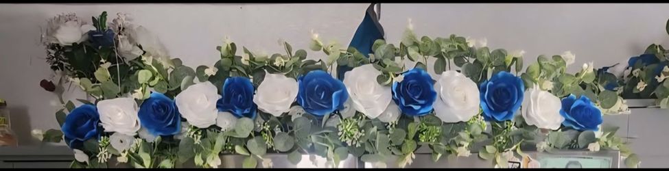 Table Flower Arrangement  Excellent Condition, Decoration,  Wedding, Quincenera,  Sweet 16