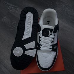 LV black and white 10.5