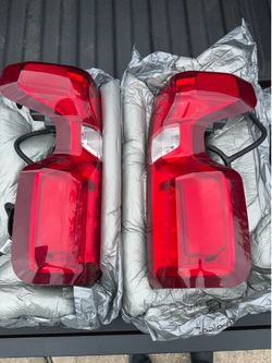 Chevrolet Silverado 1500 tail light